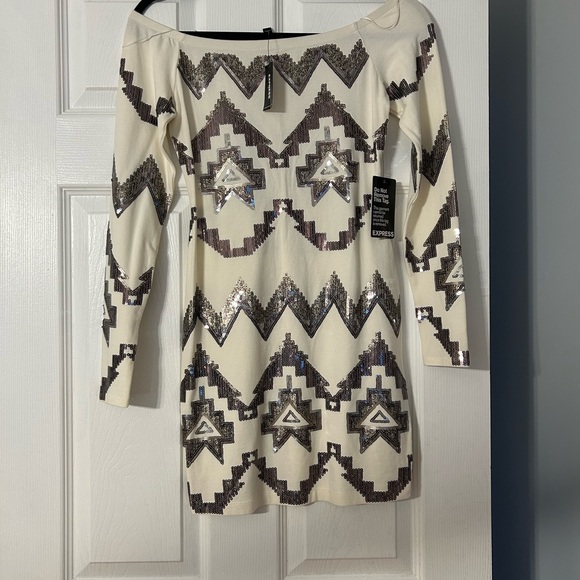 Express new cream fitted dress with sequins - Picture 3 of 5